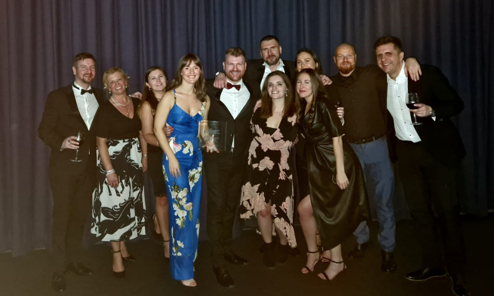 Simple Life Team with Award