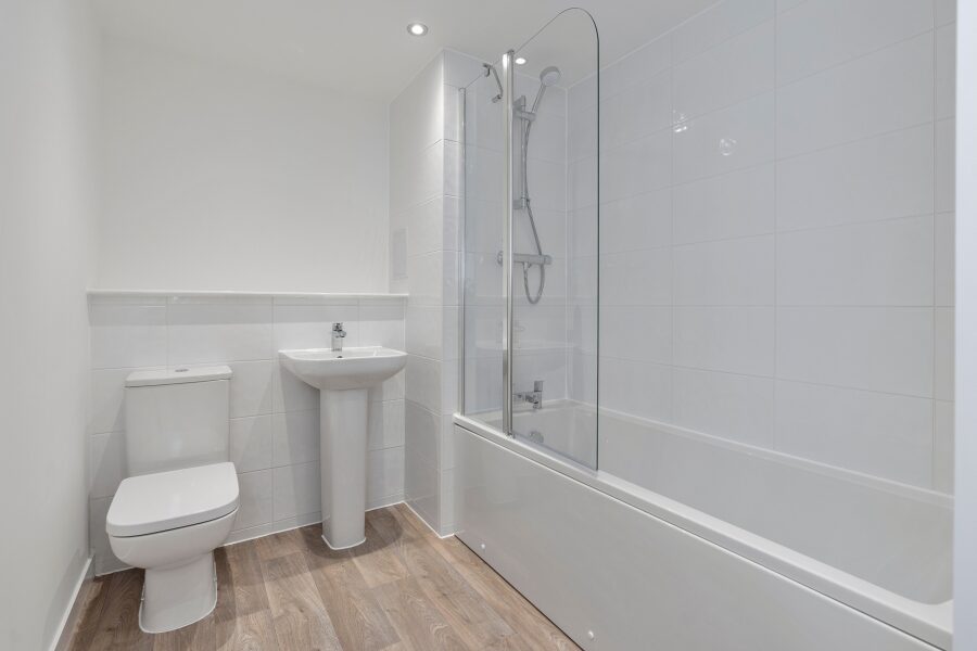 Tay - Bathroom with Shower over Bath