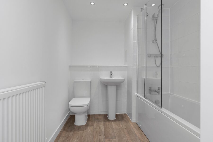 Tay - Bathroom with Shower over Bath