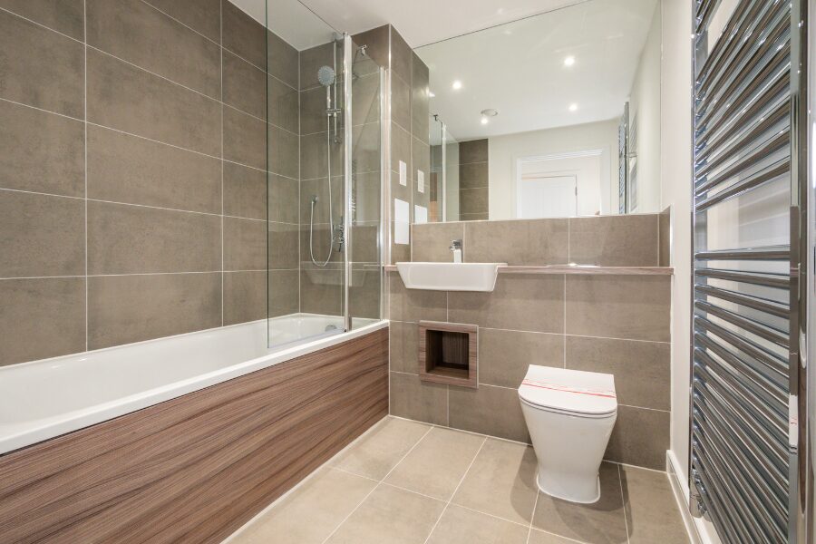 ivy main bathroom
