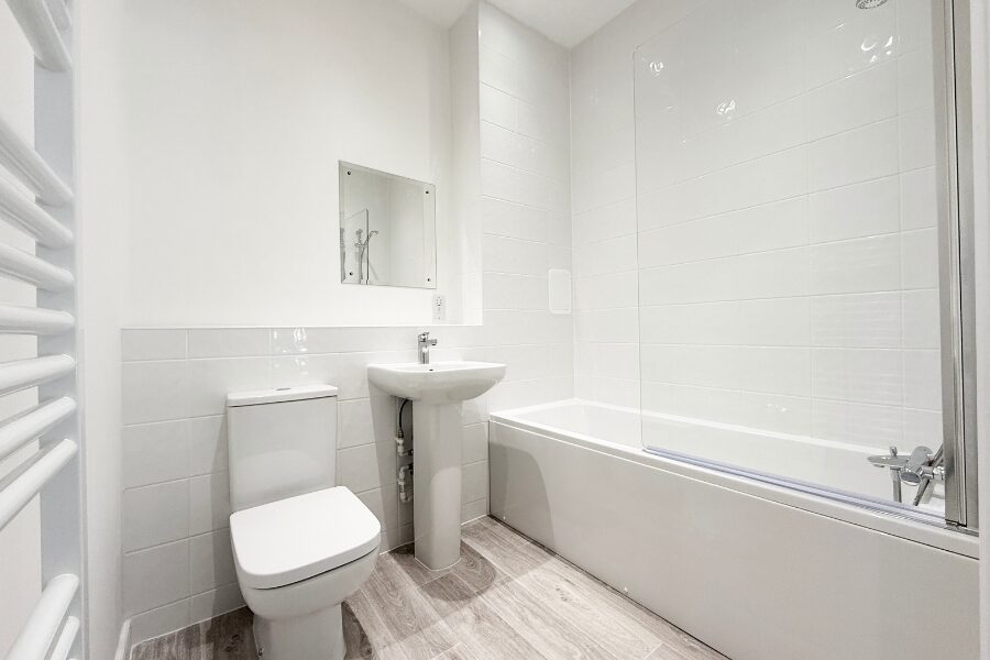 Trumpeter bathroom