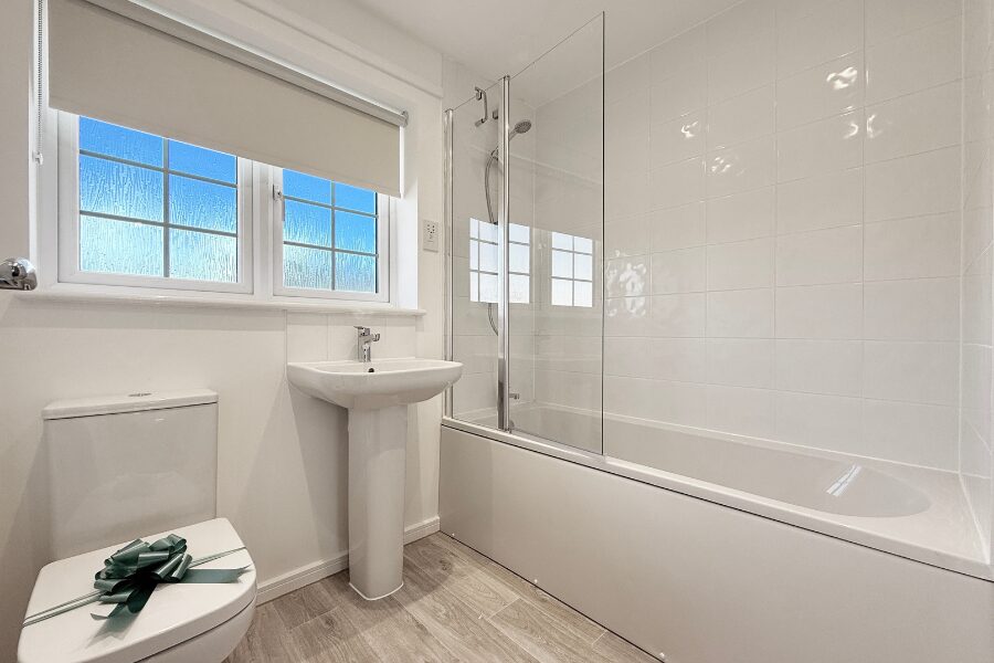 Elmslie  main bathroom