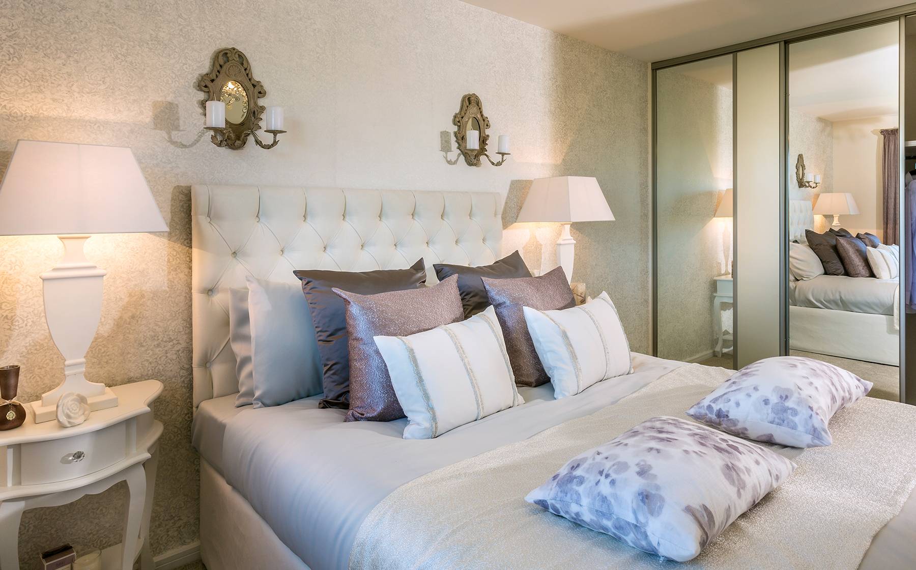 lyn bedroom