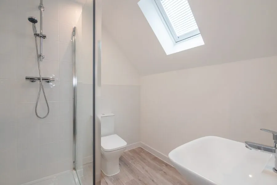 main bedroom white fitted ensuite