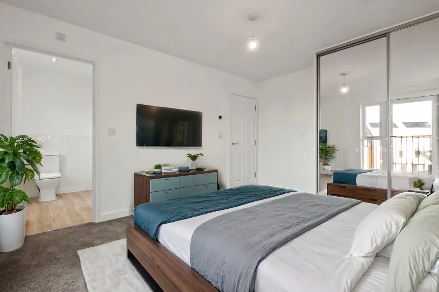 palm bedroom ensuite