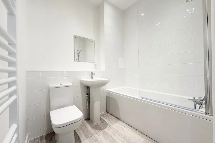 Trumpeter bathroom