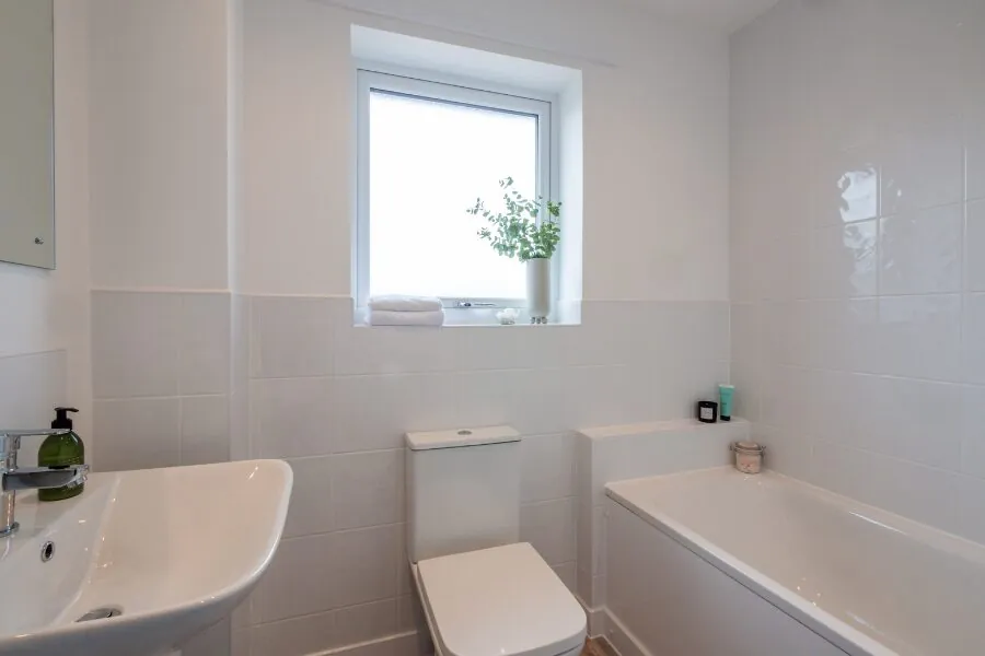 holly bathroom