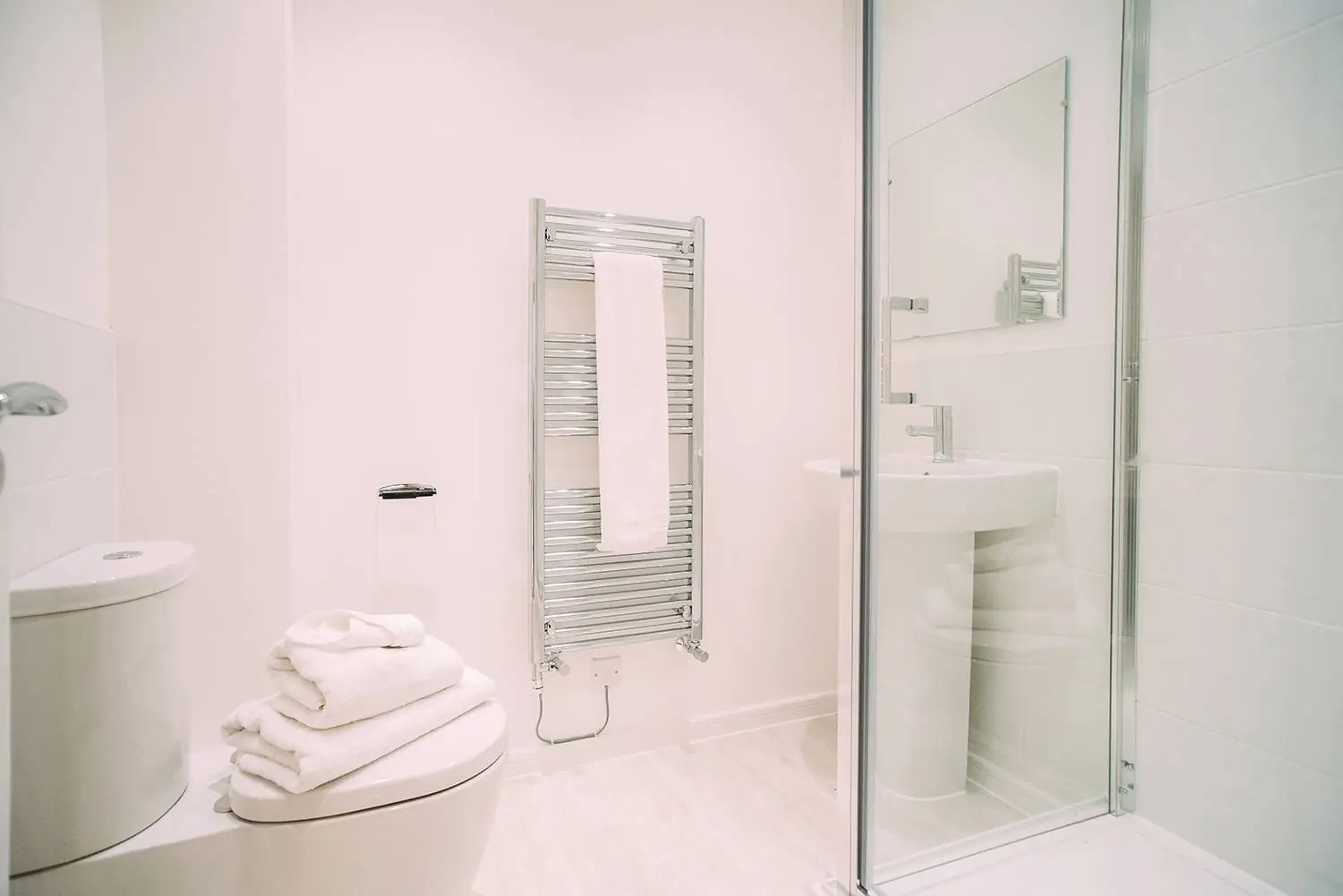 fitted white bathroom